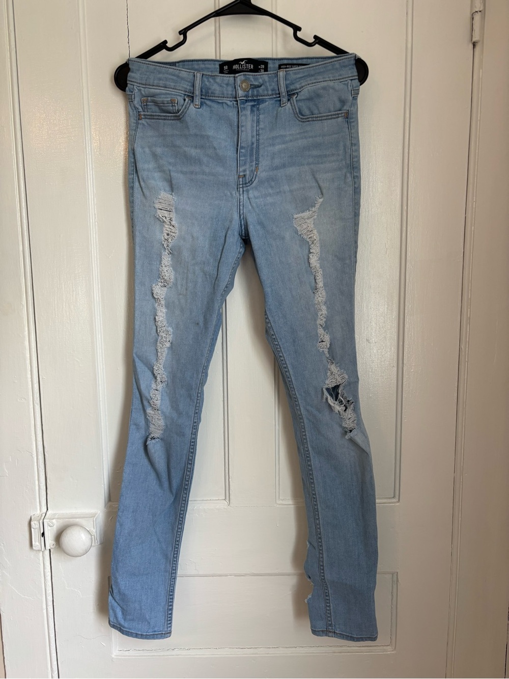 Hollister Light Wash Distressed Women's Skinny Jeans